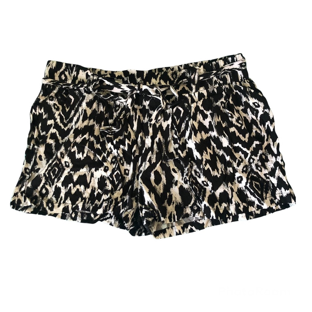 Francesca’s black and white patterned dress shorts